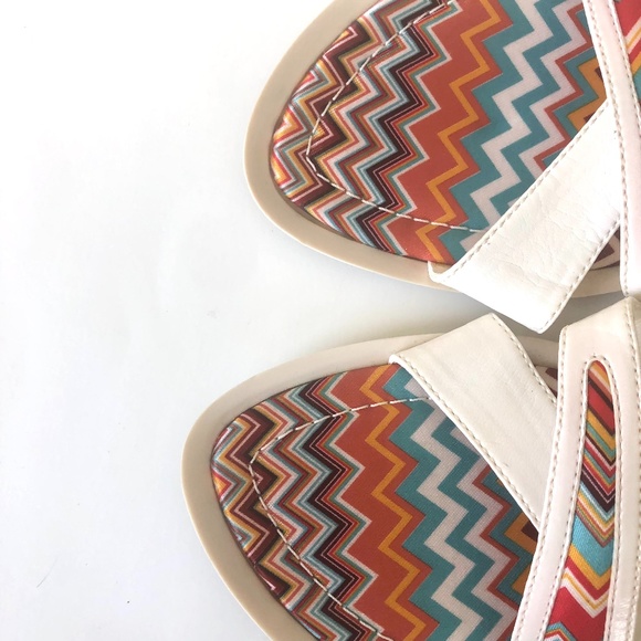Andre Assous White with Multi Color ZigZag Pattern Flat Sandal - Picture 3 of 6